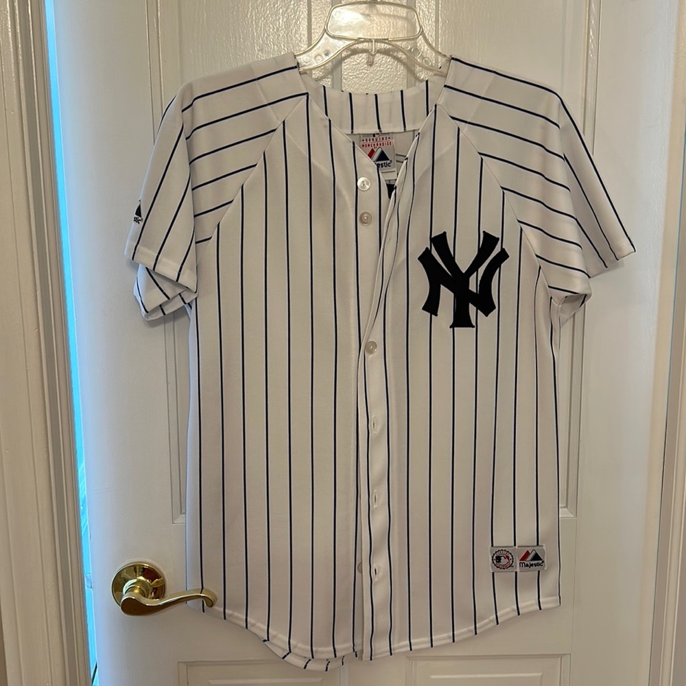 Derek Jeter Yankees jersey